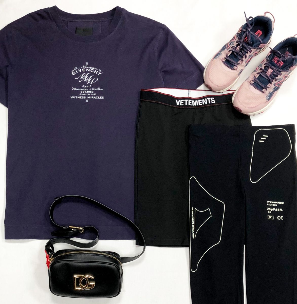 Футболка Givenchy размер S цена 14 090 руб
Велосипедки VETEMENTS размер S цена 15 655 руб
Велосипедки размер S цена 9 393 руб
Кроссовки New Balance размер 37.5 цена 6 262 руб
Сумка Dolce Gabbana