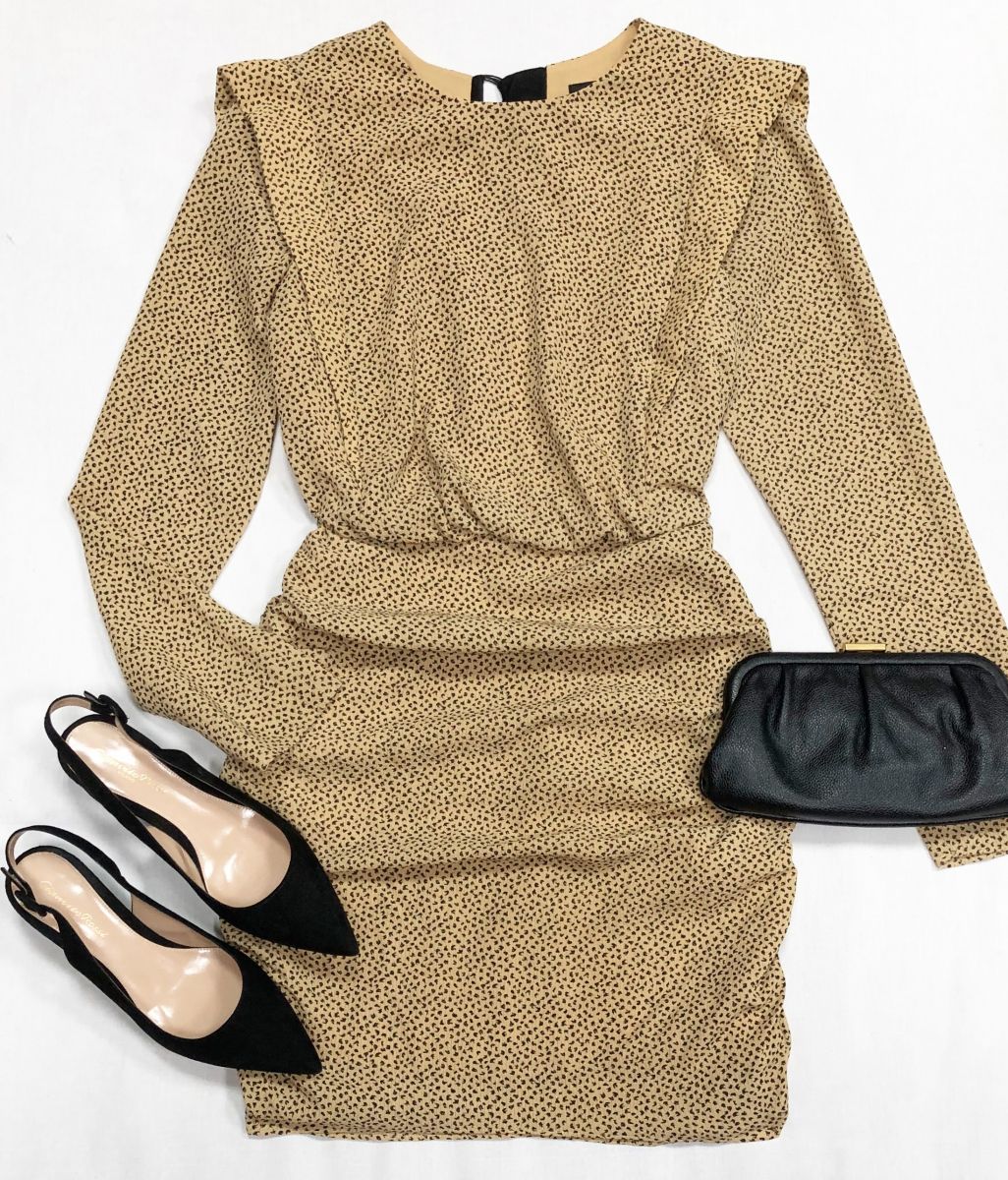 Платье Ted Baker размер 0 цена 7 828 руб
Туфли Gianvito Rossi размер 36 цена 26 614 руб
Клатч Balenciaga