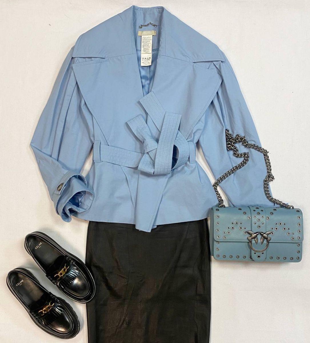 Куртка Max Mara размер 44 цена 7 693 руб
Юбка/кожа/ Stouls размер M цена 9 231 руб
Лоферы Celine размер 39 цена 46 155 руб
Сумка Pinko
