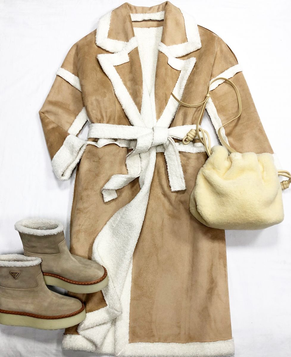 Дублёнка Pe For Gizis размер 42 цена 15 655 руб
Ботинки Prada размер 38 цена 93 930 руб
Сумка Loewe