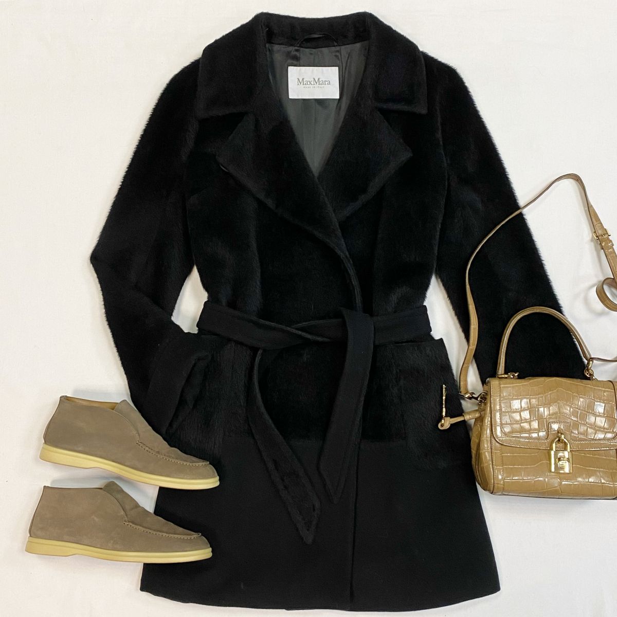 Пальто Max Mara размер 46 цена 23 078 рубЛоферы Loro Piana размер 39 цена 38 463 рубСумка Dolce Gabbana