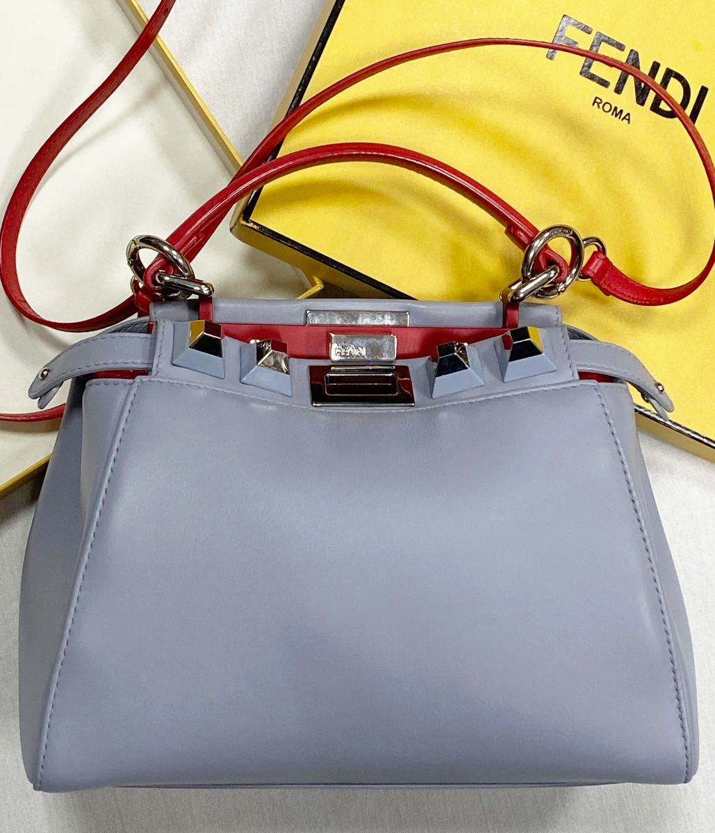 Сумочка Fendi размер 22/16 цена 125 240 руб
