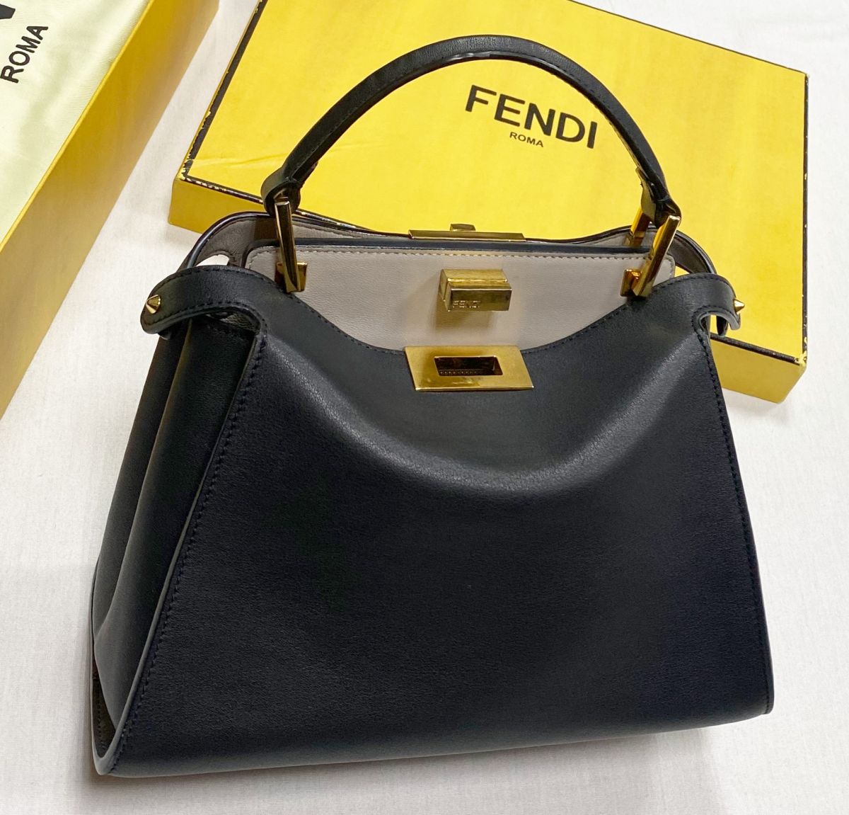 Сумка Fendi размер 25/20 цена 78 275 руб 