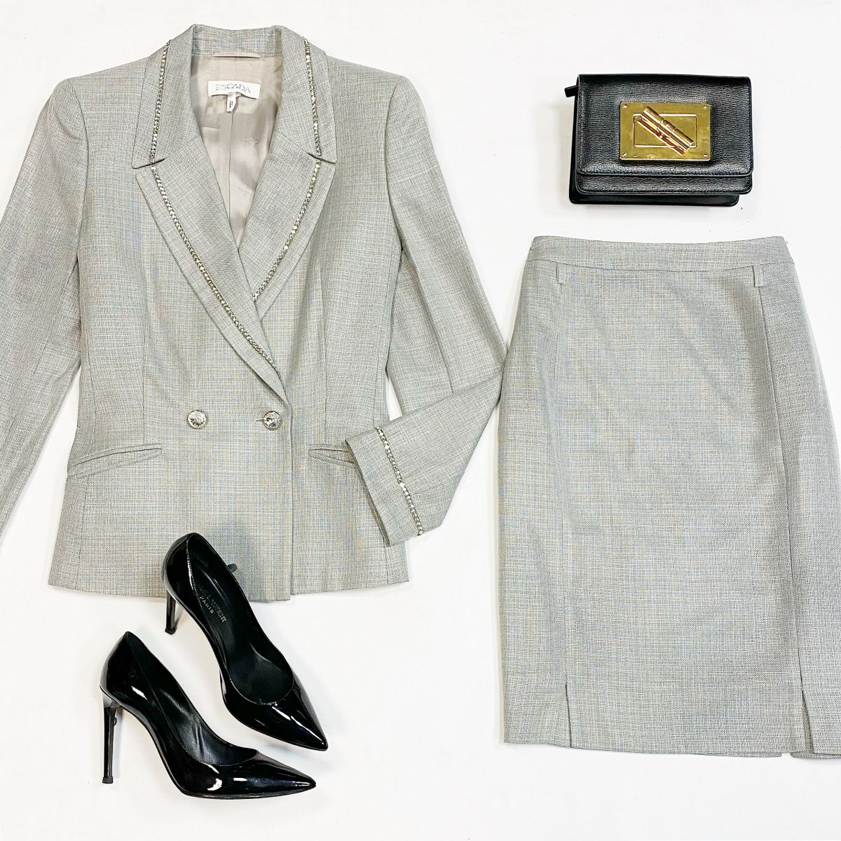 Костюм /камни/ Escada размер 38 цена 15 385 рубТуфли Saint Laurent размер 37.5 цена 9 231 рубКлатч Tom Ford