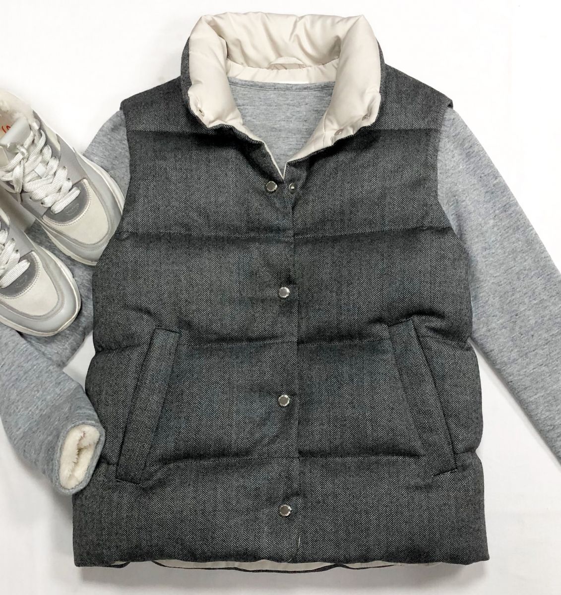 Жилет Puravida размер S цена 23 483 руб
Кроссовки Santoni размер 37 цена 23 483 руб