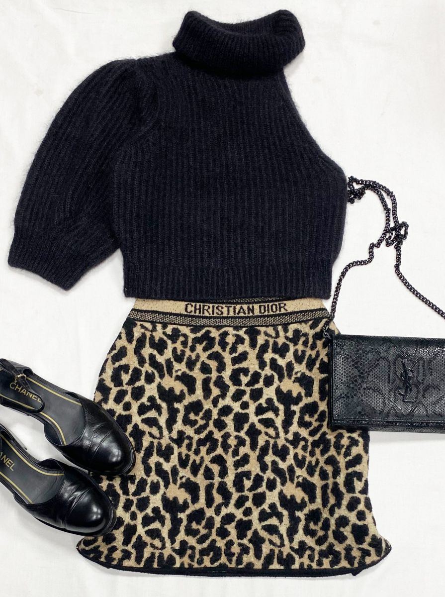 Юбка Christian Dior размер 36 цена 23 483 руб
Кофта Celine размер S цена 15 655 руб
Туфли Chanel размер 39 цена 78 275 руб
Сумочка Saint Laurent 