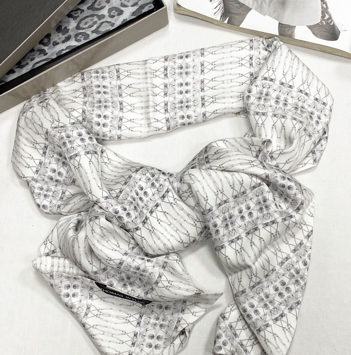 Шарф Thomas Wylde цена 7 828 руб


