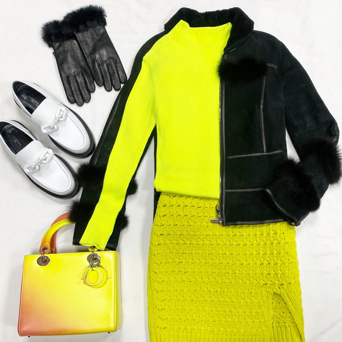 Дубленка Celine размер 36 цена 29 232 руб
Юбка Bottega Veneta размер S цена 23 078 руб
Лоферы Louis Vuitton размер 40 цена 46 155 руб
Сумка Dior 