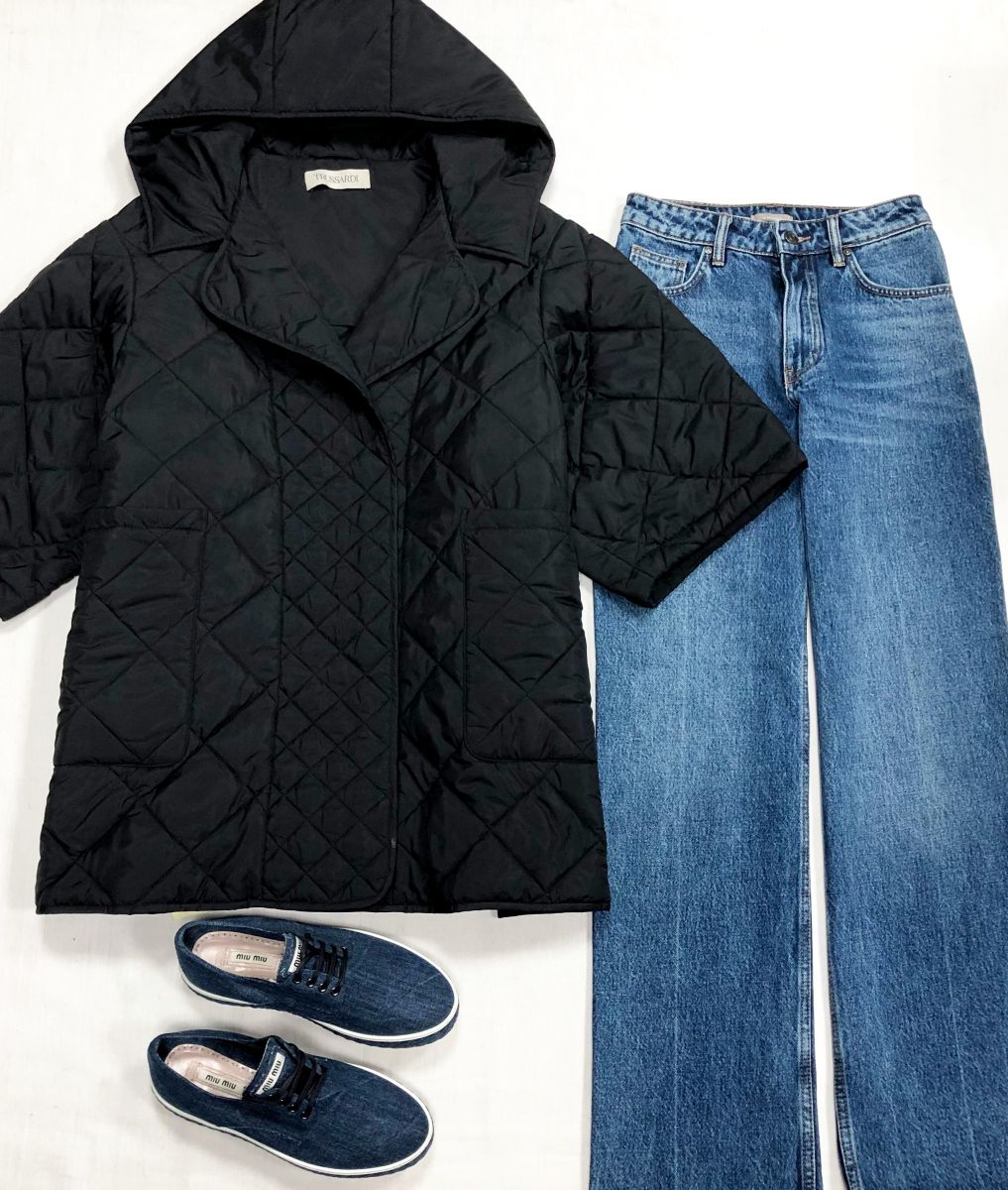 Куртка Trussardi размер 42 цена 29 745 руб
Джинсы 12 Storeez размер 24 цена 6 262 руб
Кеды Miu Miu размер 37.5 цена 46 965 руб