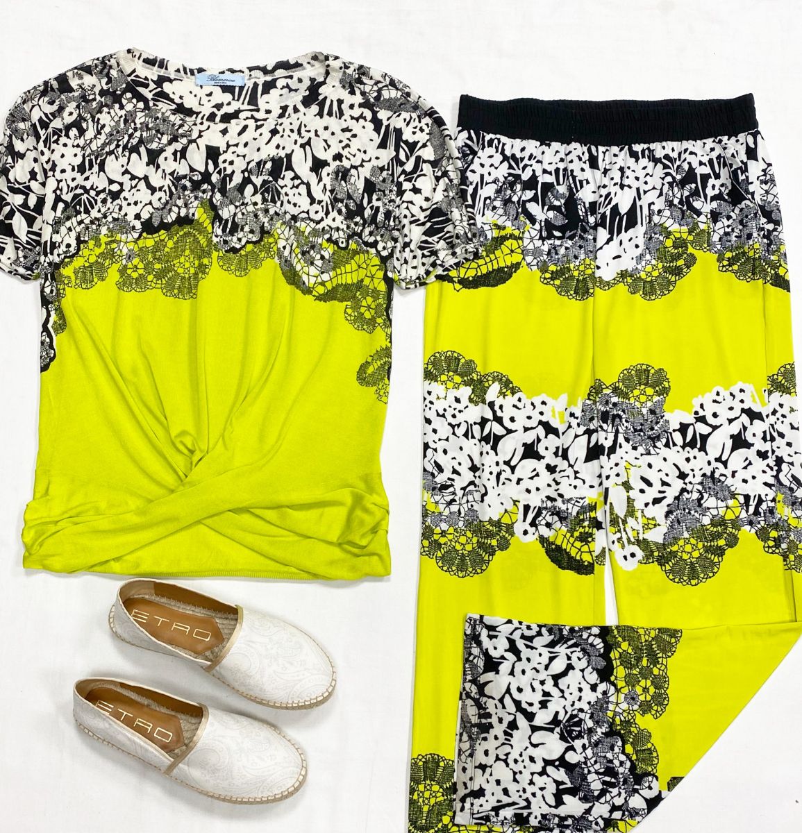 Костюм Blumarine размер 46 цена 7 828 руб
Эспадрильи Etro размер 40 цена 15 655 руб