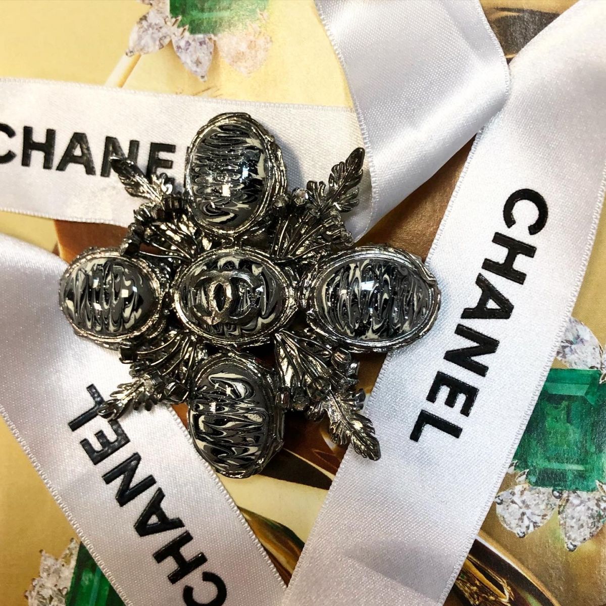 Брошка Chanel цена 53 847 руб 