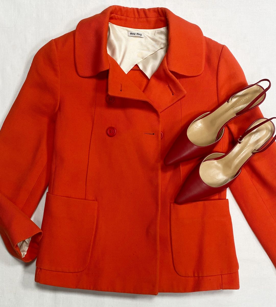 Жакет Miu Miu размер 44 цена 15 655 руб
Босоножки Giuseppe Zanotti размер 38 цена 18 786 руб
