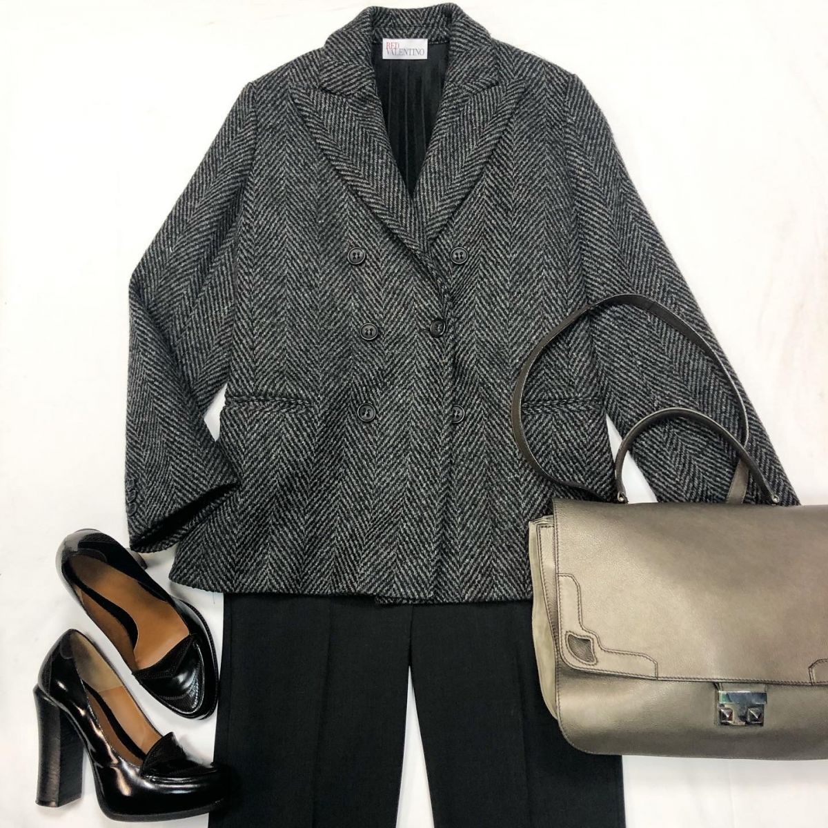 Жакет Red Valentino размер 38 цена 9 231 руб Брюки Brunello Cucinelli размер 34-36/40 цена 15 385 руб Туфли Fendi размер 38 цена 7 693 руб Сумка Cartier