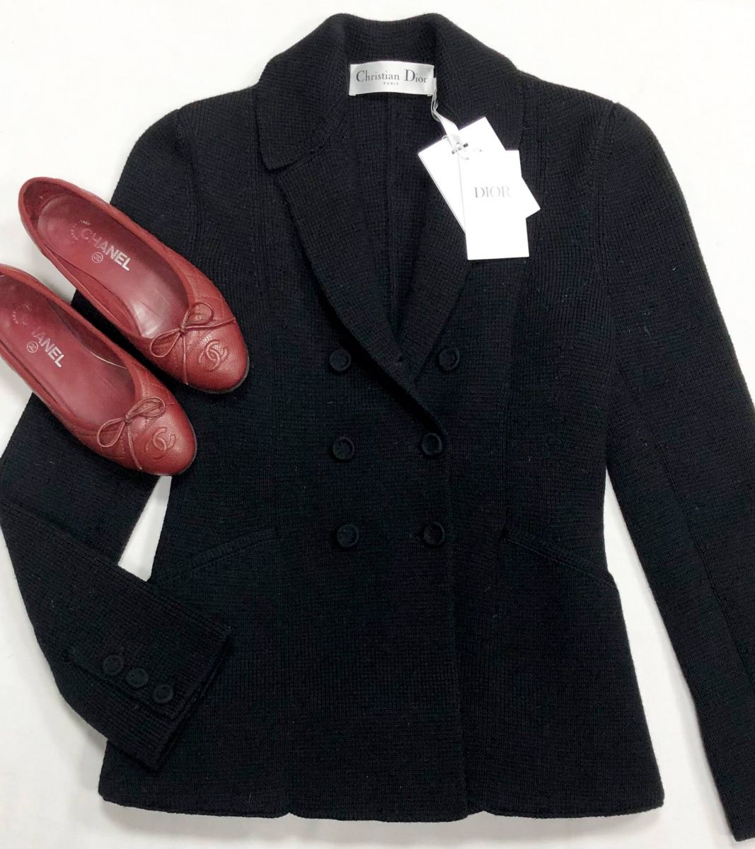 Жакет Christian Dior размер 38 цена 156 550 руб/ с биркой/
Балетки Chanel размер 36.5 цена 31 310 руб