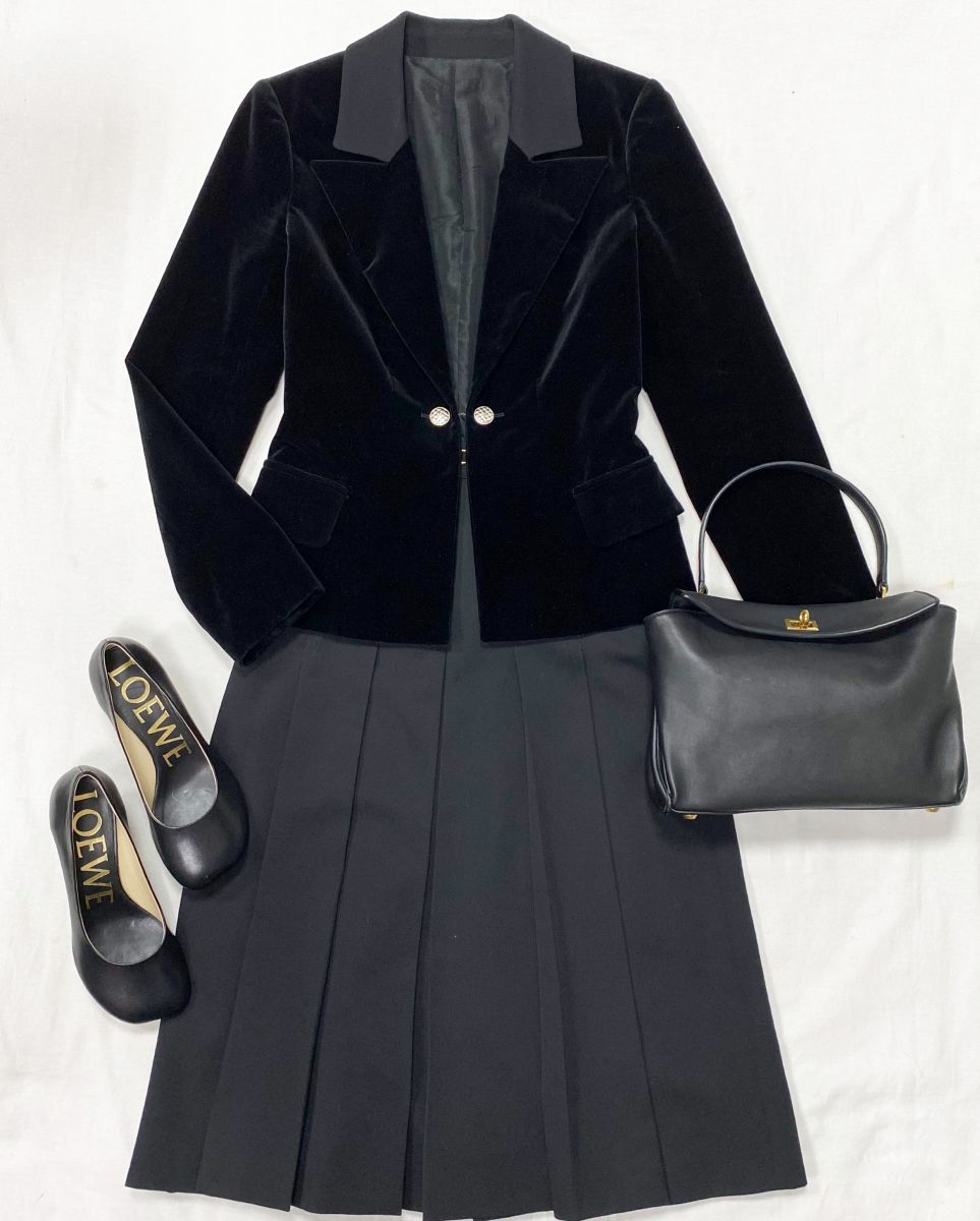 Жакет Chanel размер 36 цена 36 007 руб Юбка Celine размер 36 цена 31 310 руб Туфли Loewe размер 37 цена 46 965 руб Сумка Balenciaga