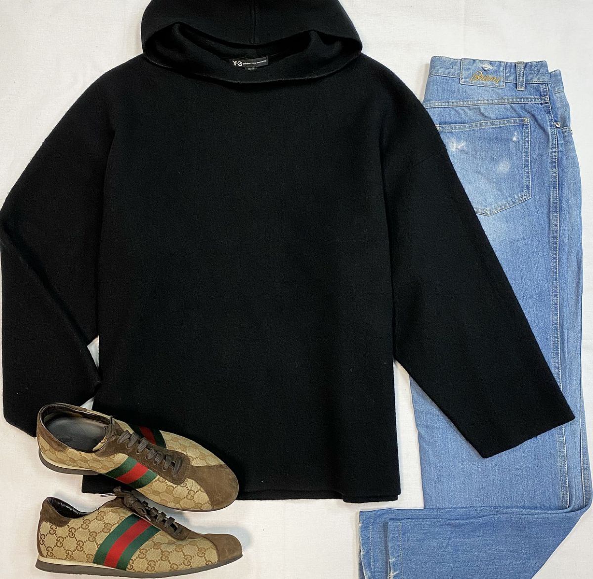 Толстовка Y-3 размер XS цена 10 770 рубДжинсы Brioni размер 52 цена 7 693 рубКеды Gucci размер 44 цена 15 385 руб