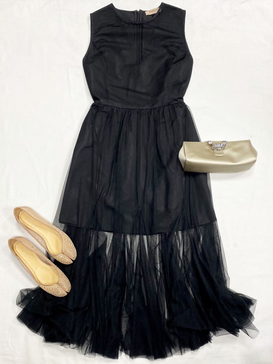 Платье Twinset размер 40 цена 7 828 руб
Балетки Louboutin размер 39 цена 46 965 руб
Клатч Rodo 