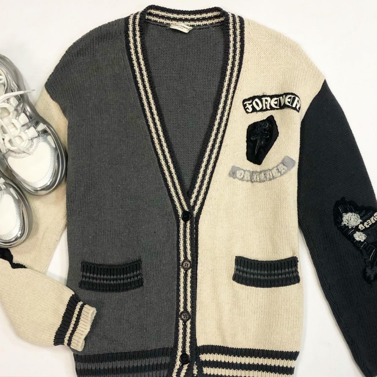 Кардиган SAINT LAURENT размер XS цена 15 385 рубКроссовки LOUIS VUITTON   размер 38 цена 30 770 руб