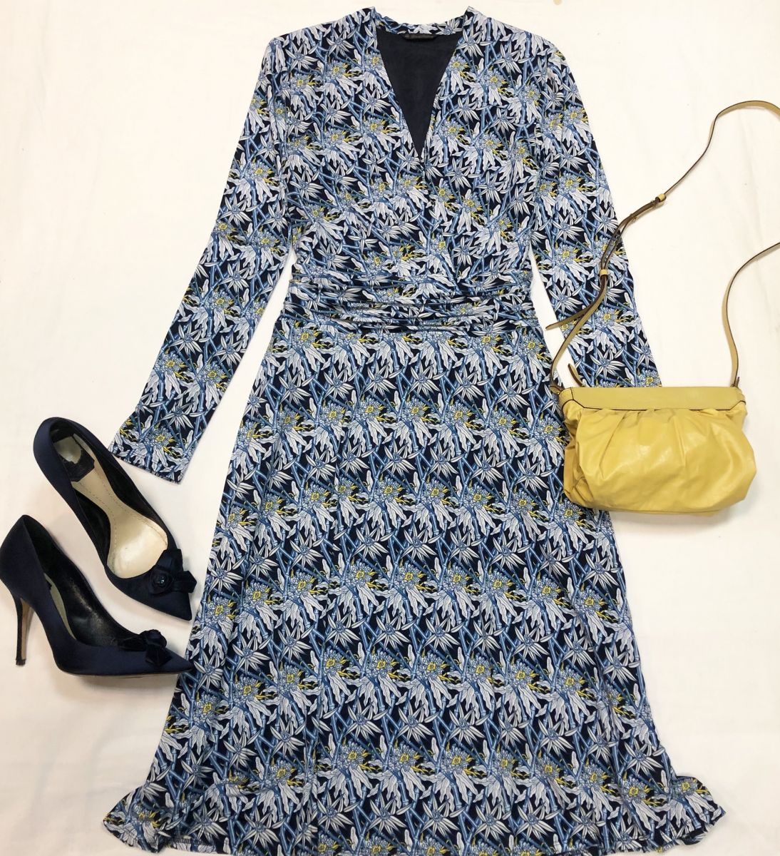Платье BROOKS BROTHERS размер M цена 6 154 руб 
Туфли CHRISTIAN DIOR размер 39 цена 10 770 руб
Сумочка ISABEL MARANT