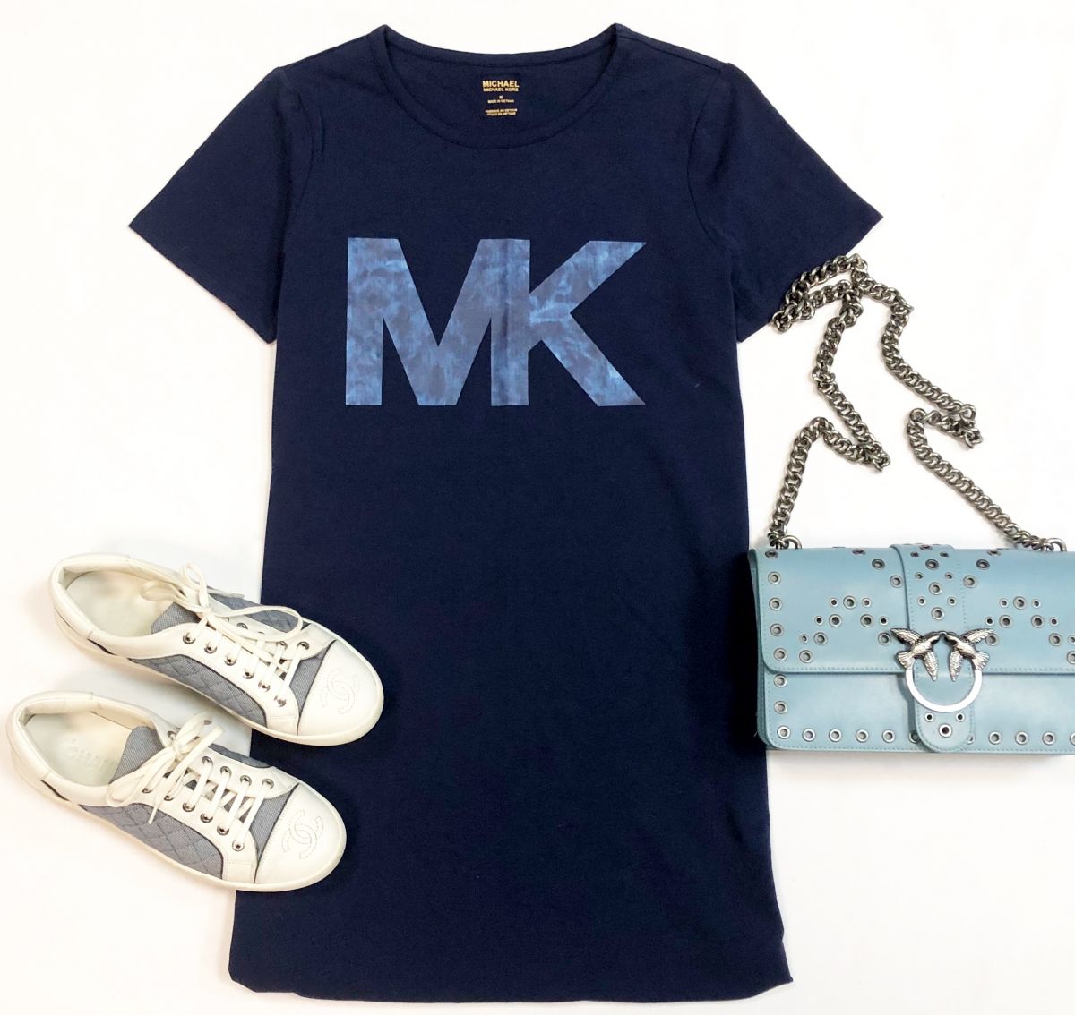 Туника Michael Kors размер M цена 4 616 руб
Кеды Chanel размер 40.5 цена 30 770 руб
Сумка Pinko