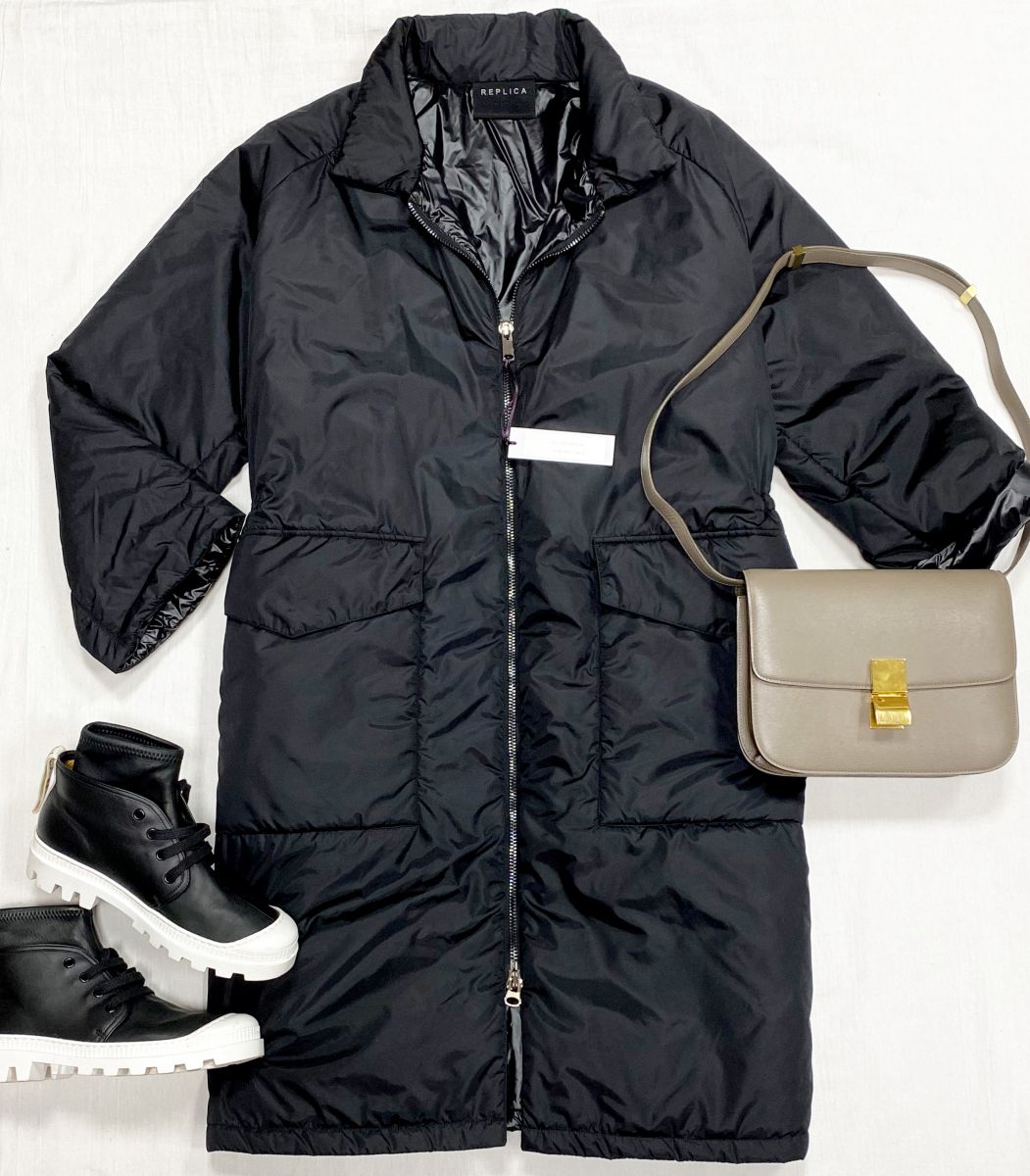 Пуховик Replica размер S цена 34 441 руб/ с биркой/ 
Ботинки Loewe размер 37 цена 34 441 руб
Сумка Celine 