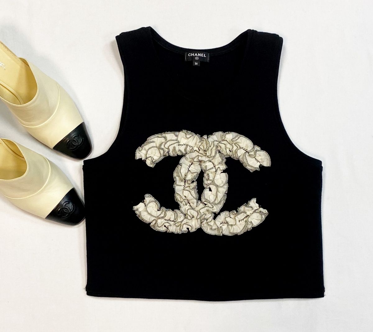 Топ Chanel размер 36 цена 30 770 руб
Сабо Chanel размер 39.5 цена 46 155 руб 