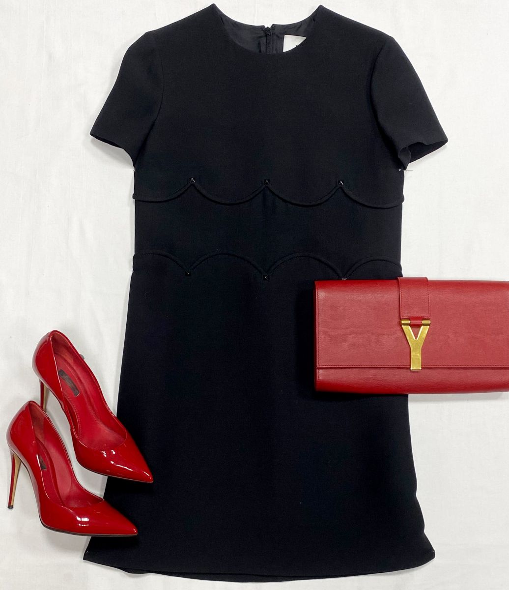 Платье Valentino размер 38 цена 23 483 руб
Туфли Dolce Gabbana размер 36.5 цена 15 655 руб
Клатч Ysl