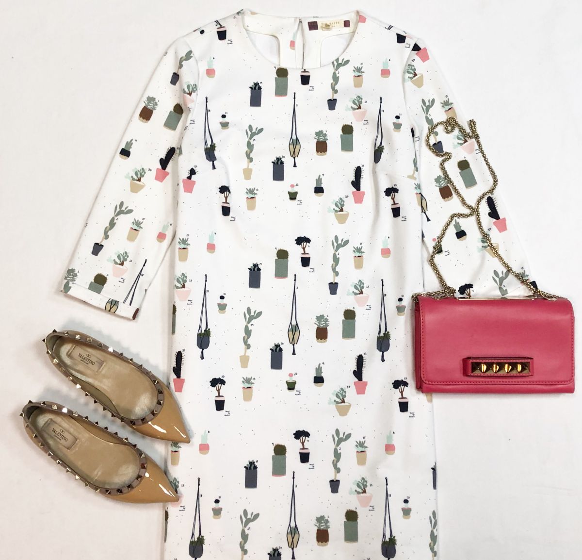 Платье Ted Baker размер 3 цена 3 846 рубБалетки Valentino размер 37 цена 15 385 рубСумка Valentino