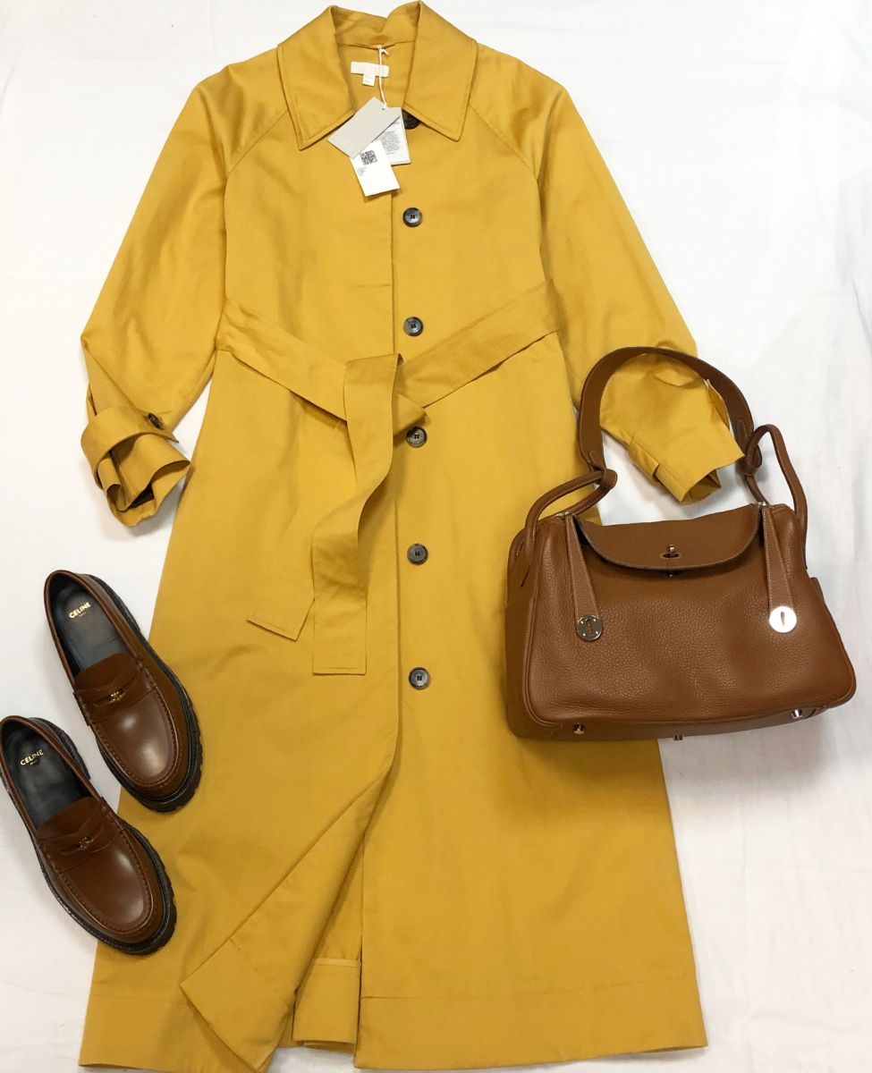 Тренч COS размер XS цена 9 231 руб 
Лоферы Celine размер 40 цена 53 847 руб 
Сумка Hermes