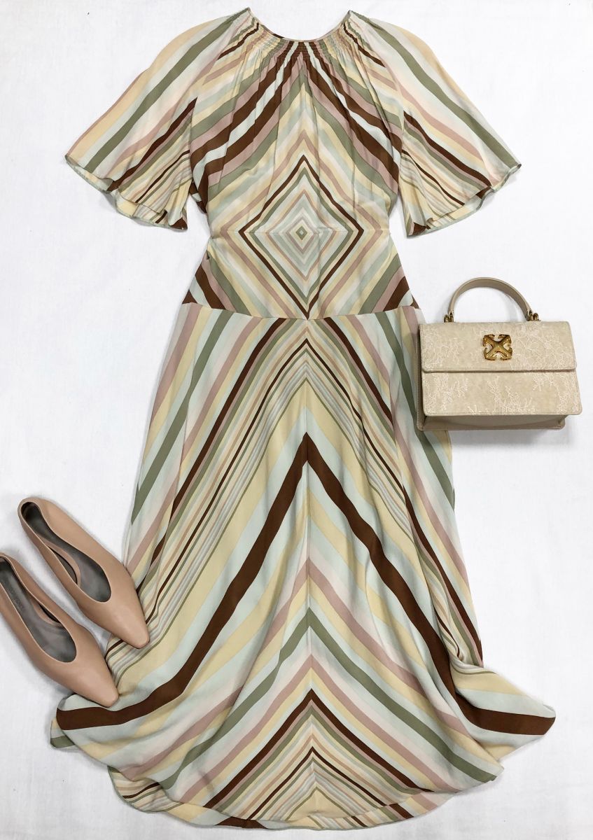 Платье Valentino размер 44 цена 15 655 руб
Балетки Bottega Veneta размер 37 цена 23 483 руб
Сумка Off White
