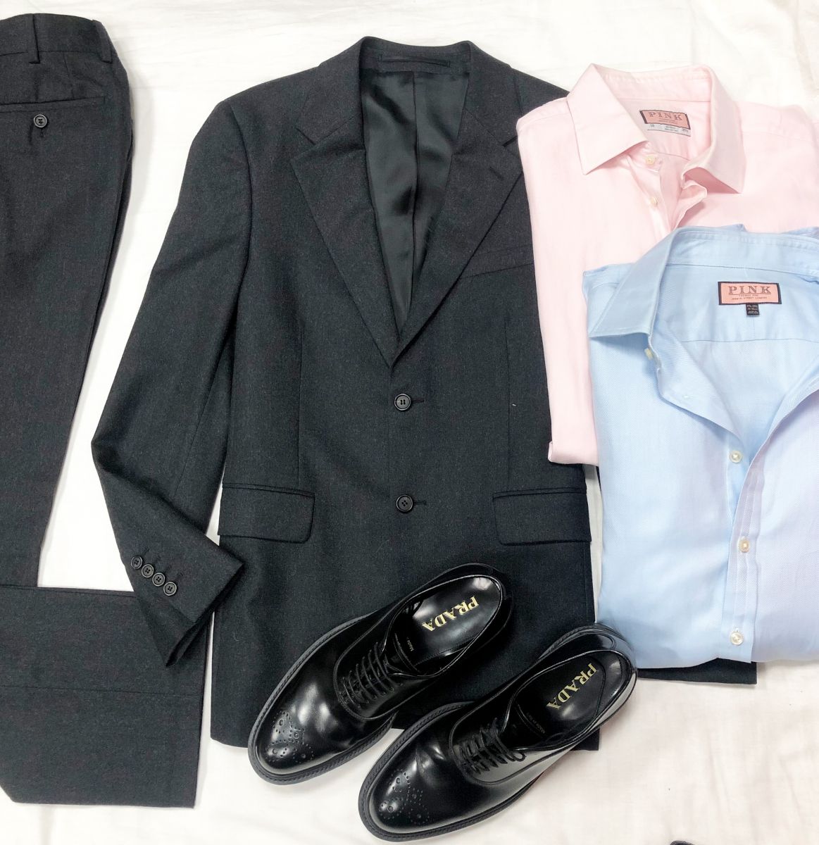 #Mechtamen
Костюм PRADA размер 46R цена 15 385 руб 
Рубашки PINK размер 44.17.1/2-35.1/2  18/35.1/2 цена по 2 
387 руб