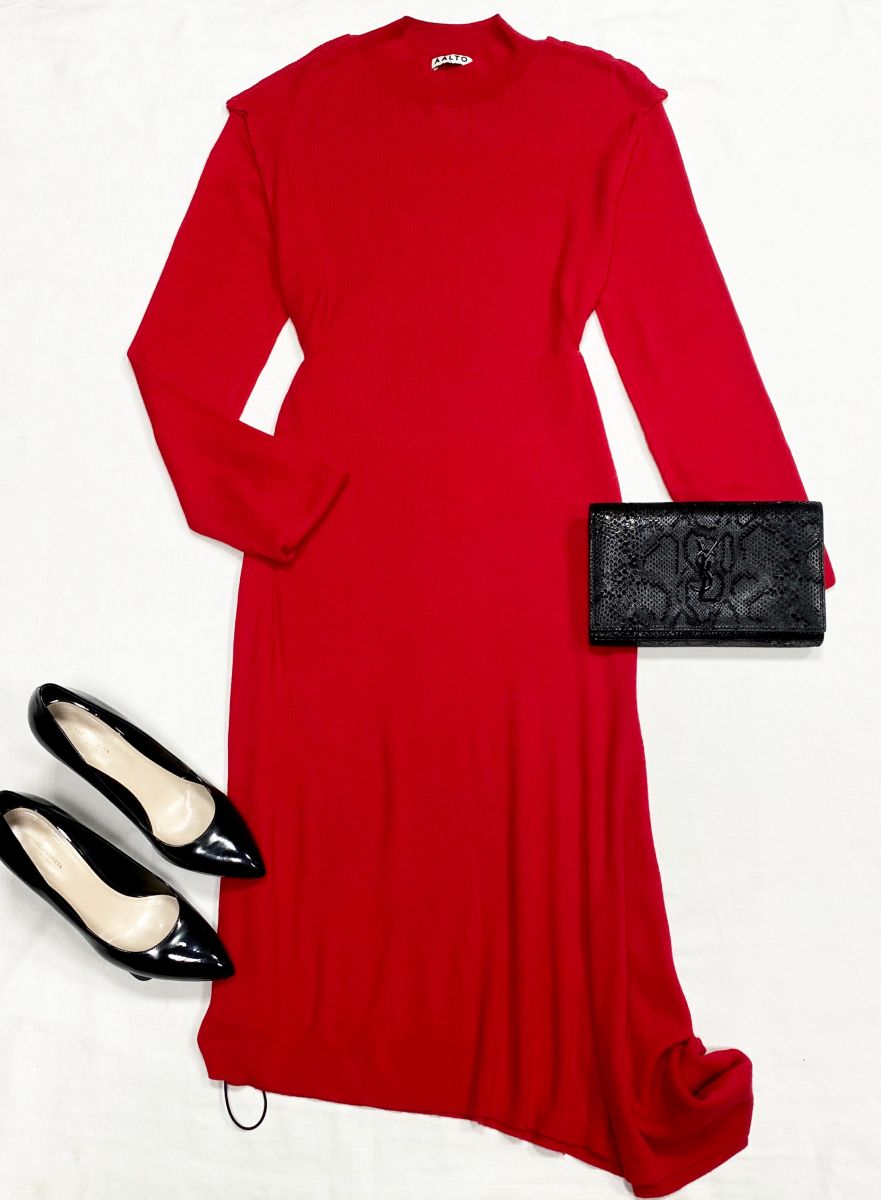 Платье размер 38 цена 7 828 руб
Туфли Bottega Veneta размер 38 цена 15 655 руб
Сумочка Saint Laurent 