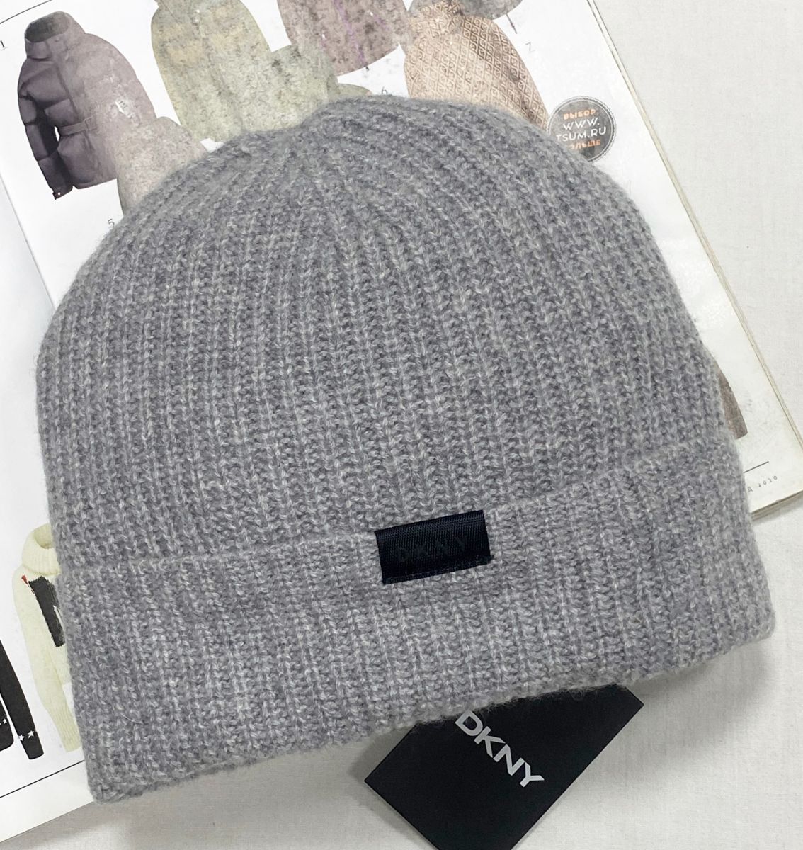 
Шапка DKNY цена 4 697 руб/ с биркой/ 
