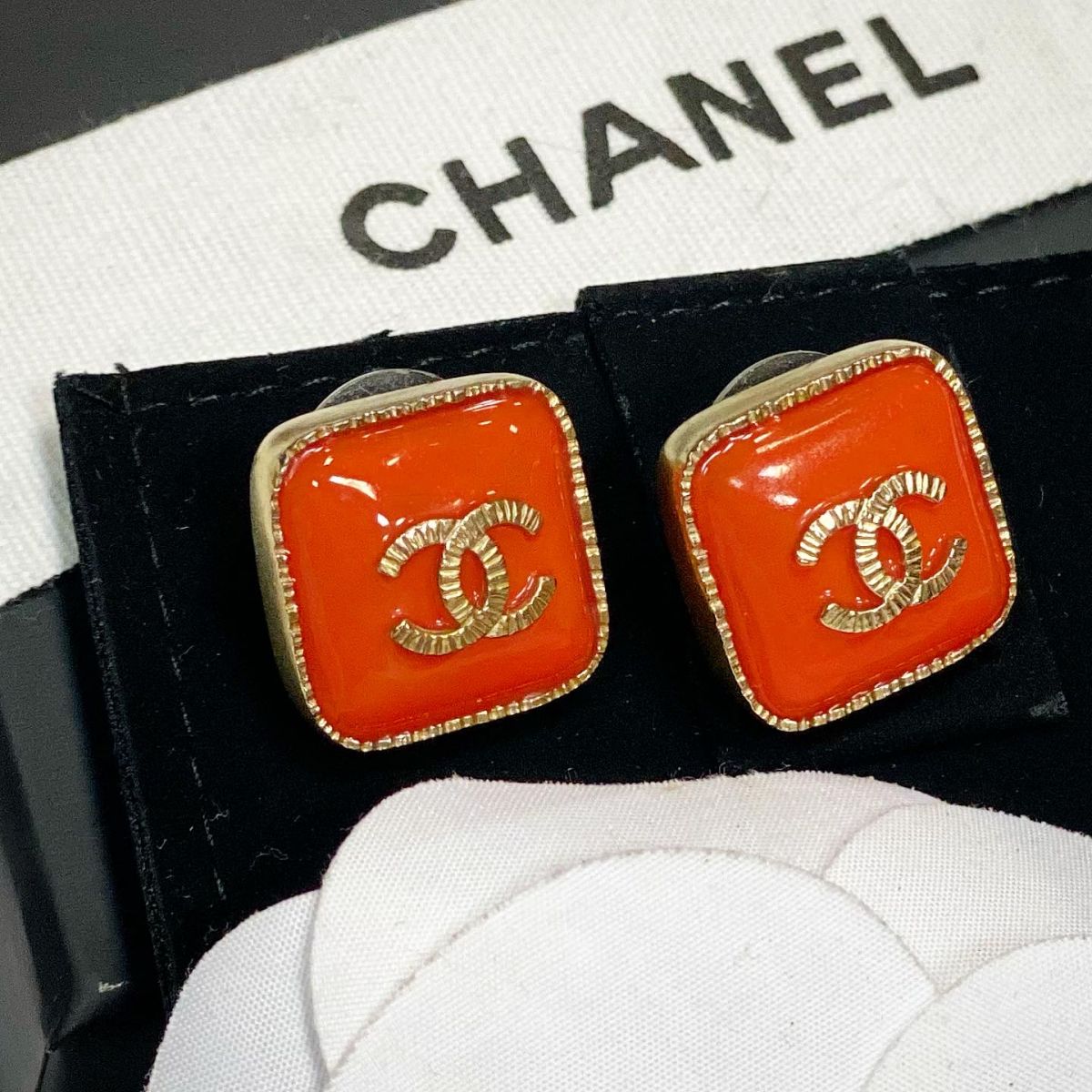 Серьги Chanel цена 38 463 руб  / упаковка / 