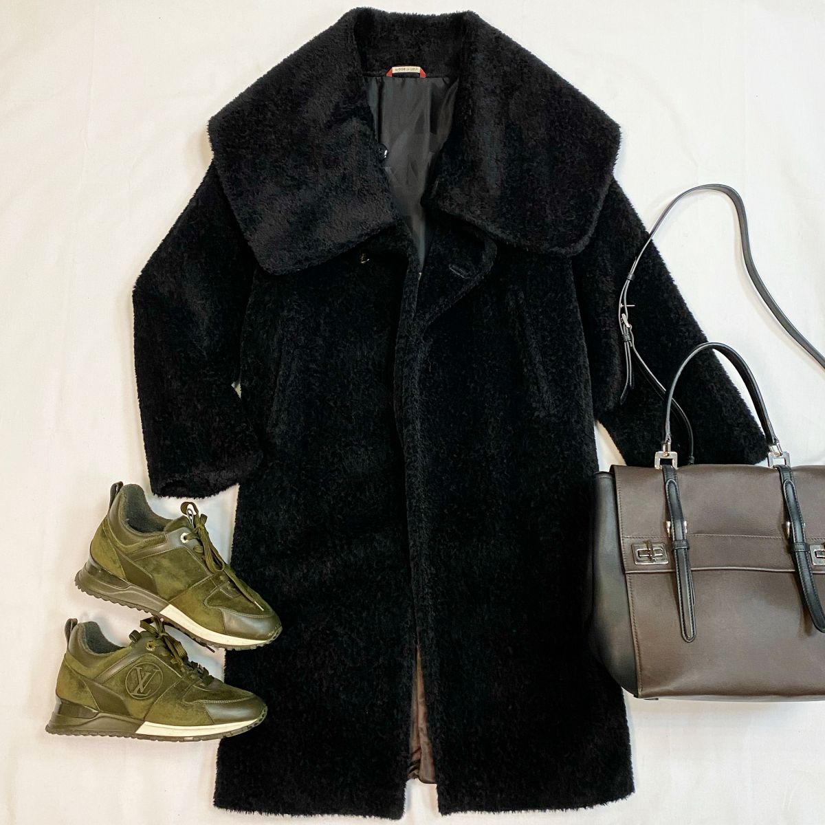 Пальто Max Mara размер 36 цена 23 078 руб Кроссовки Louis Vuitton размер 36.5 цена 23 078 руб Сумка Prada