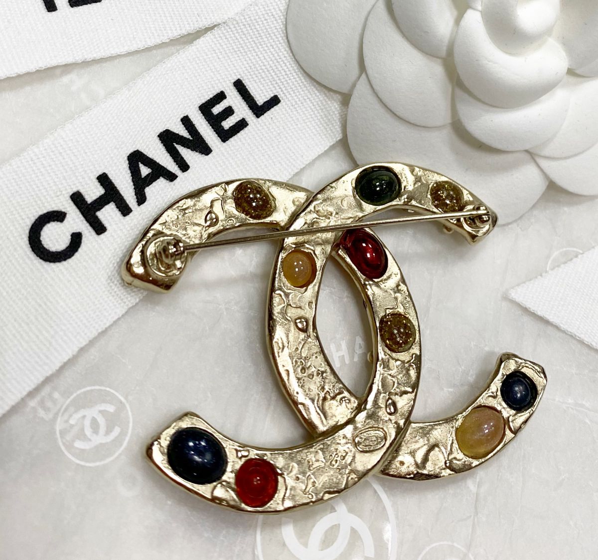 Брошка Chanel цена 70 448 руб