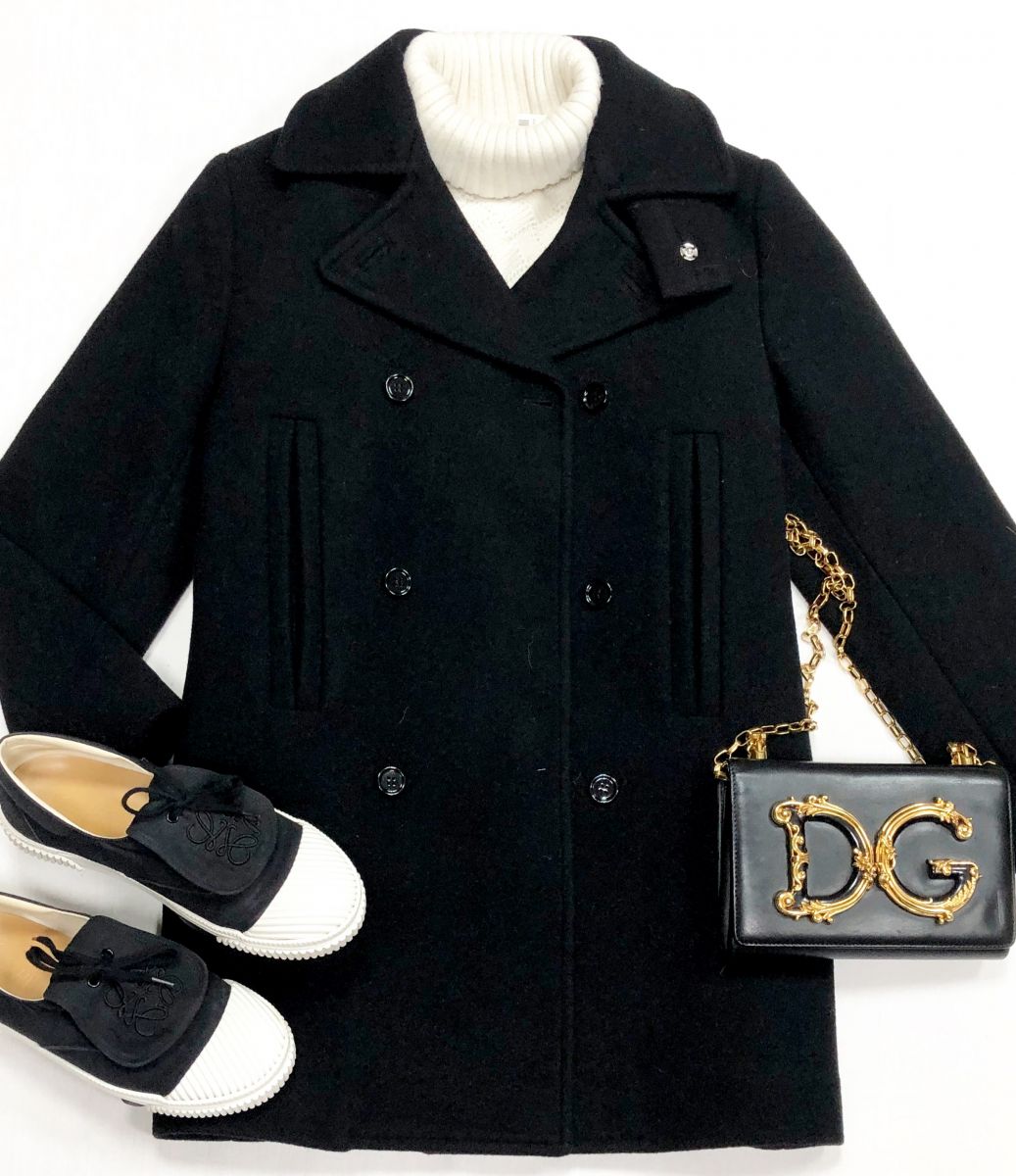 Пальто Maison Martin Margiela размер 42 цена 23 483 руб
Свитер Max Mara размер 42 цена 6 262 руб
Кеды Loewe размер 41 цена 15 655 руб
Сумка Dolce Gabbana