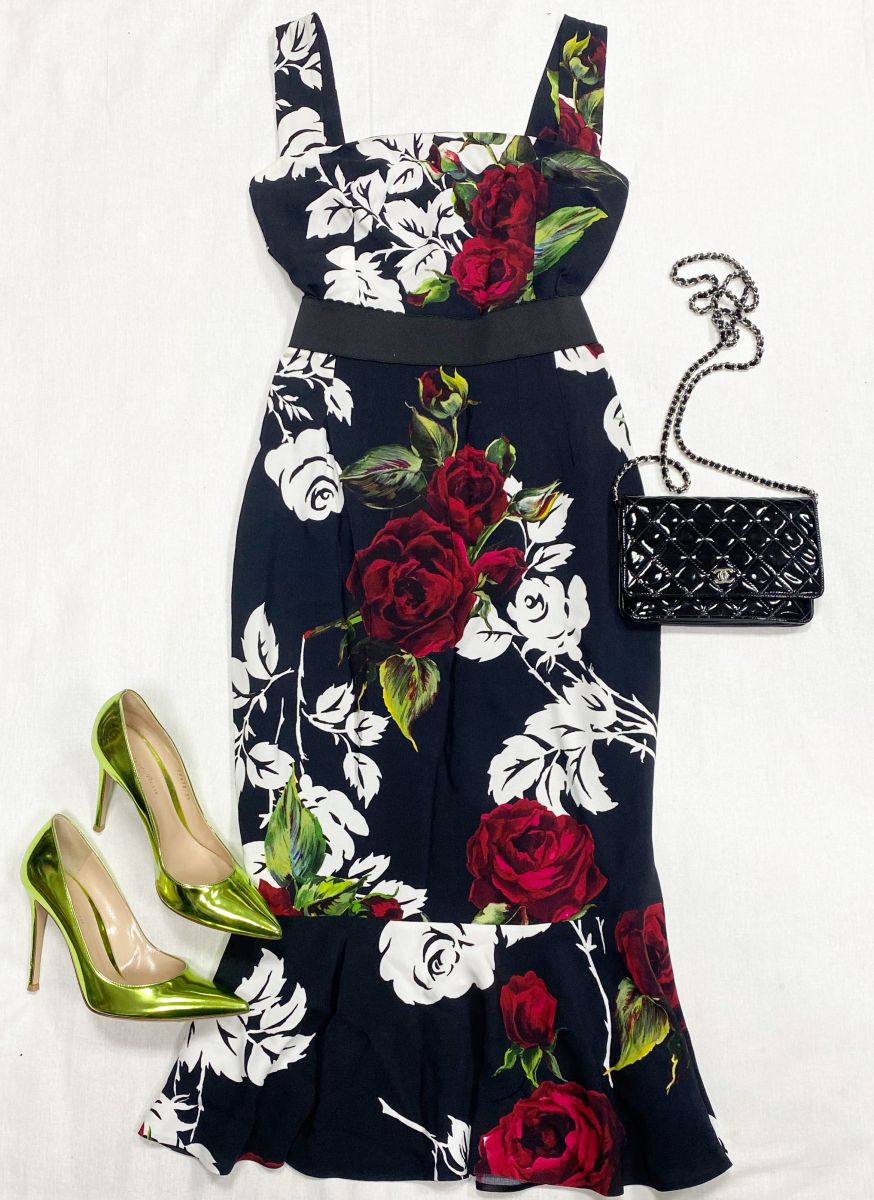 Платье Dolce Gabbana размер 40 цена 23 483 руб
Туфли Gianvito Rossi размер 39 цена 15 655 руб
Сумочка Chanel