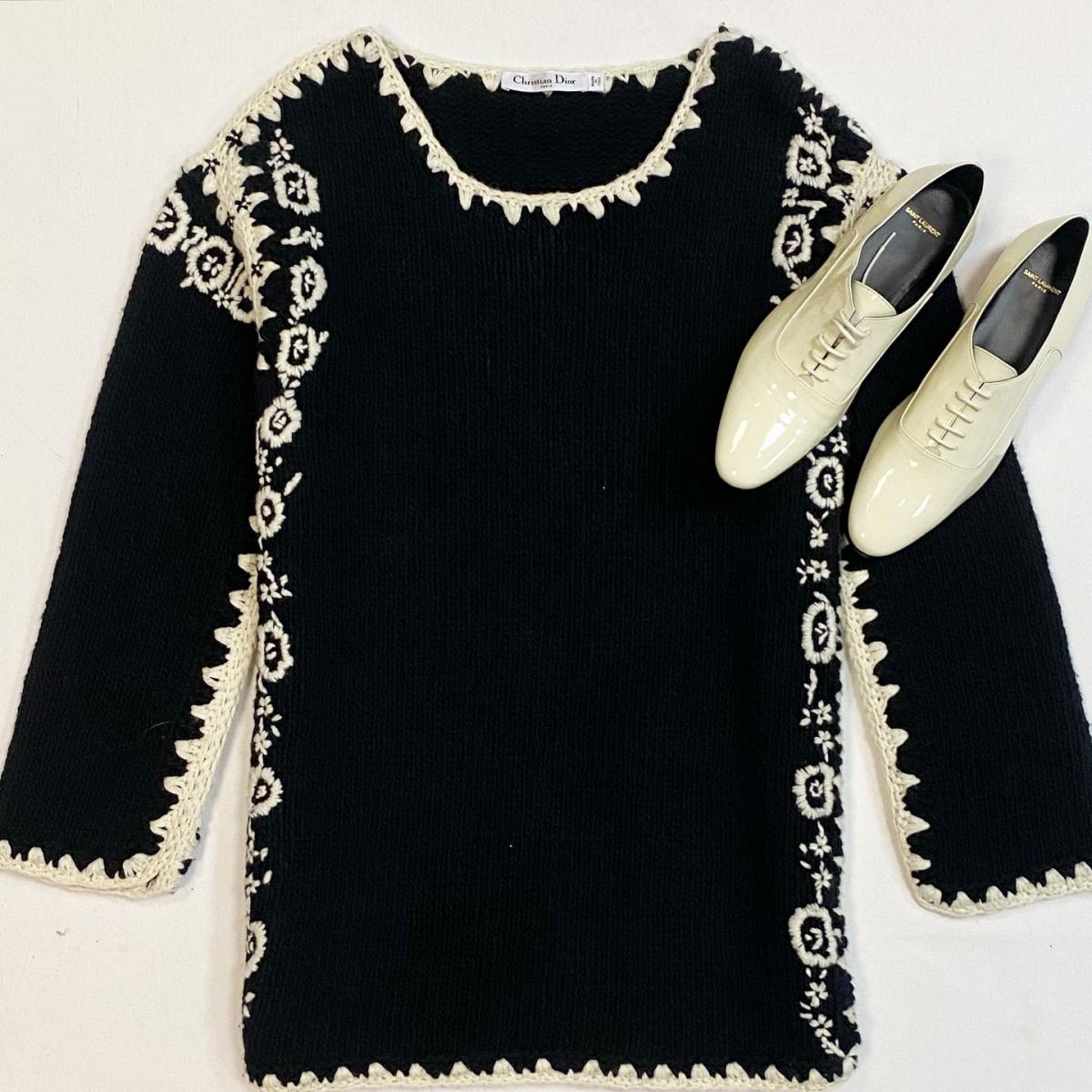 Свитер /вышивка/ Dior размер 34 цена 30 770 рубБотинки Saint Laurent размер 38.5 цена 18 462 руб