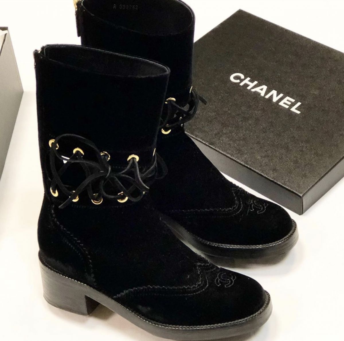 Сапоги бархатные Chanel размер 39 цена 21 540 руб