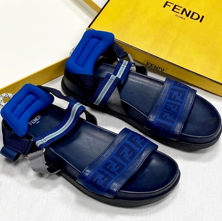 Босоножки Fendi размер 38 цена 9 393 руб
