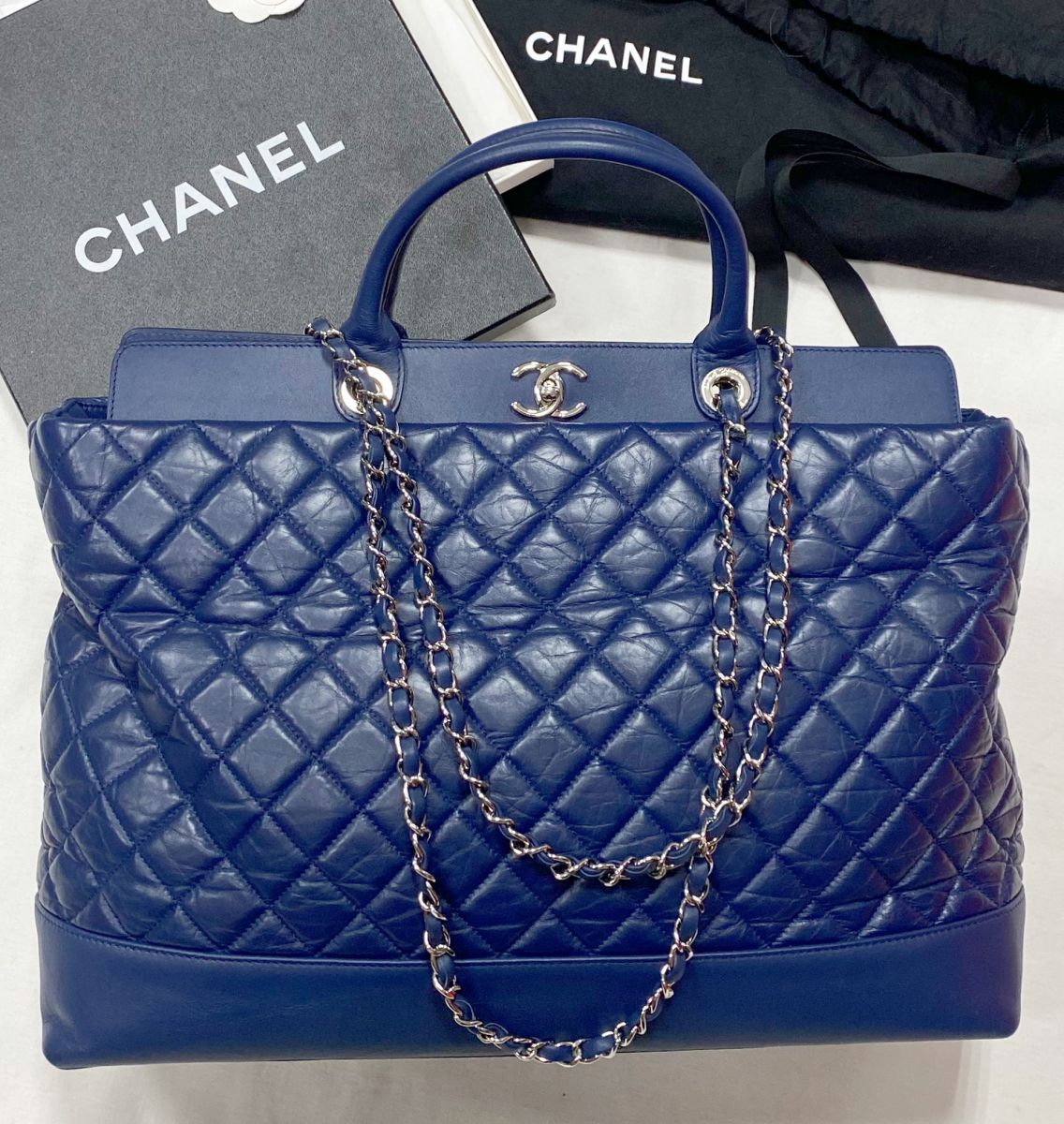 Сумка Chanel размер 40/25 цена 234 825 руб