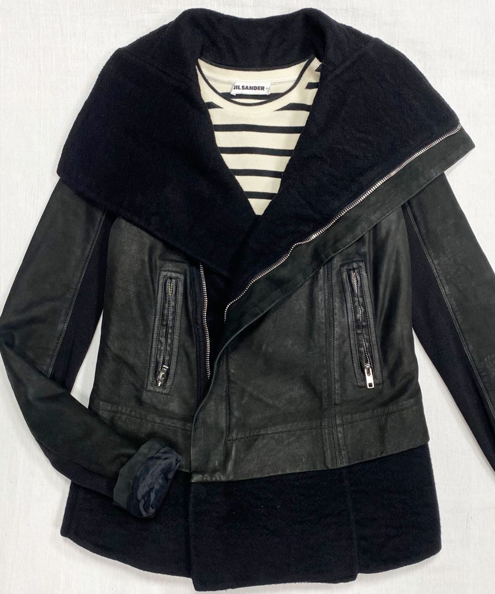 Куртка Rick Owens размер 42 цена 39 138 руб
Казаки Valentino размер 36.5 цена 31 310 руб