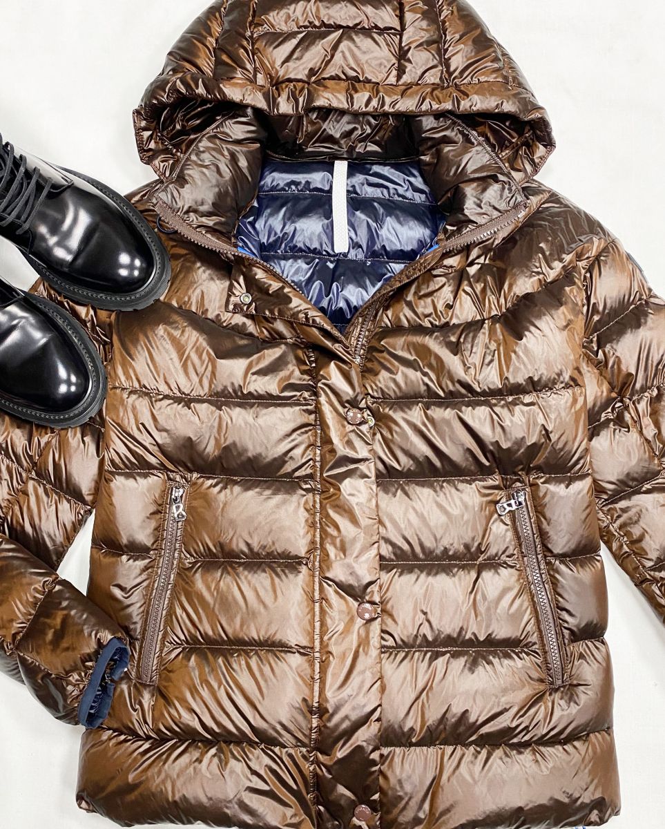 Пуховик Bogner размер 36 цена 23 483 руб
Ботинки Saint Laurent размер 40 цена 23 483 руб