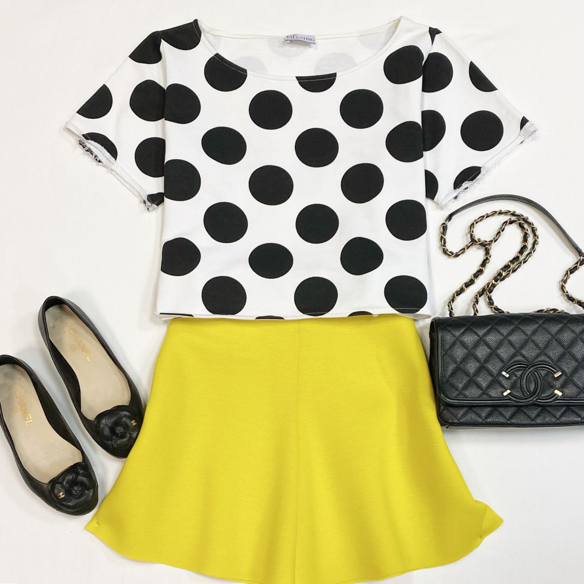 Костюм Red Valentino размер M цена 9 231 рубБалетки Chanel размер 36.5 цена 15 385 рубСумка Chanel