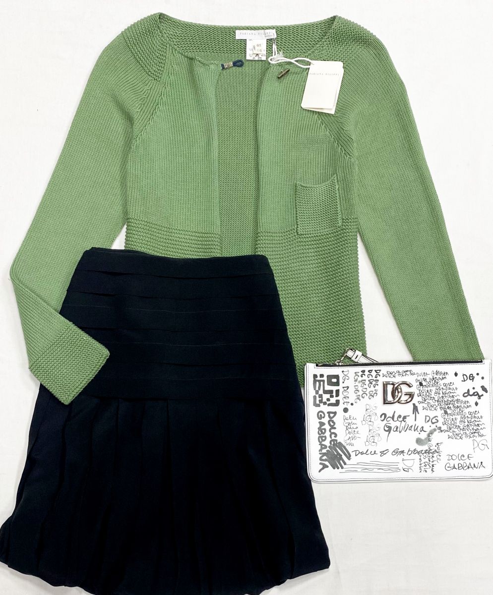 Кардиган Fabiana Filippi размер 42 цена 6 262 руб/ с биркой/
Юбка Chanel размер 36 цена 14 090 руб
Клатч Dolce Gabbana 