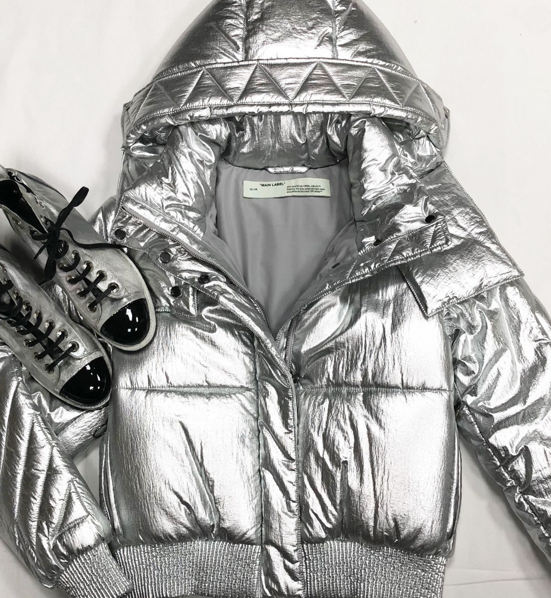 Куртка Off White размер 40 цена 15 385 руб
Ботинки Chanel размер 39 цена 46 155 руб