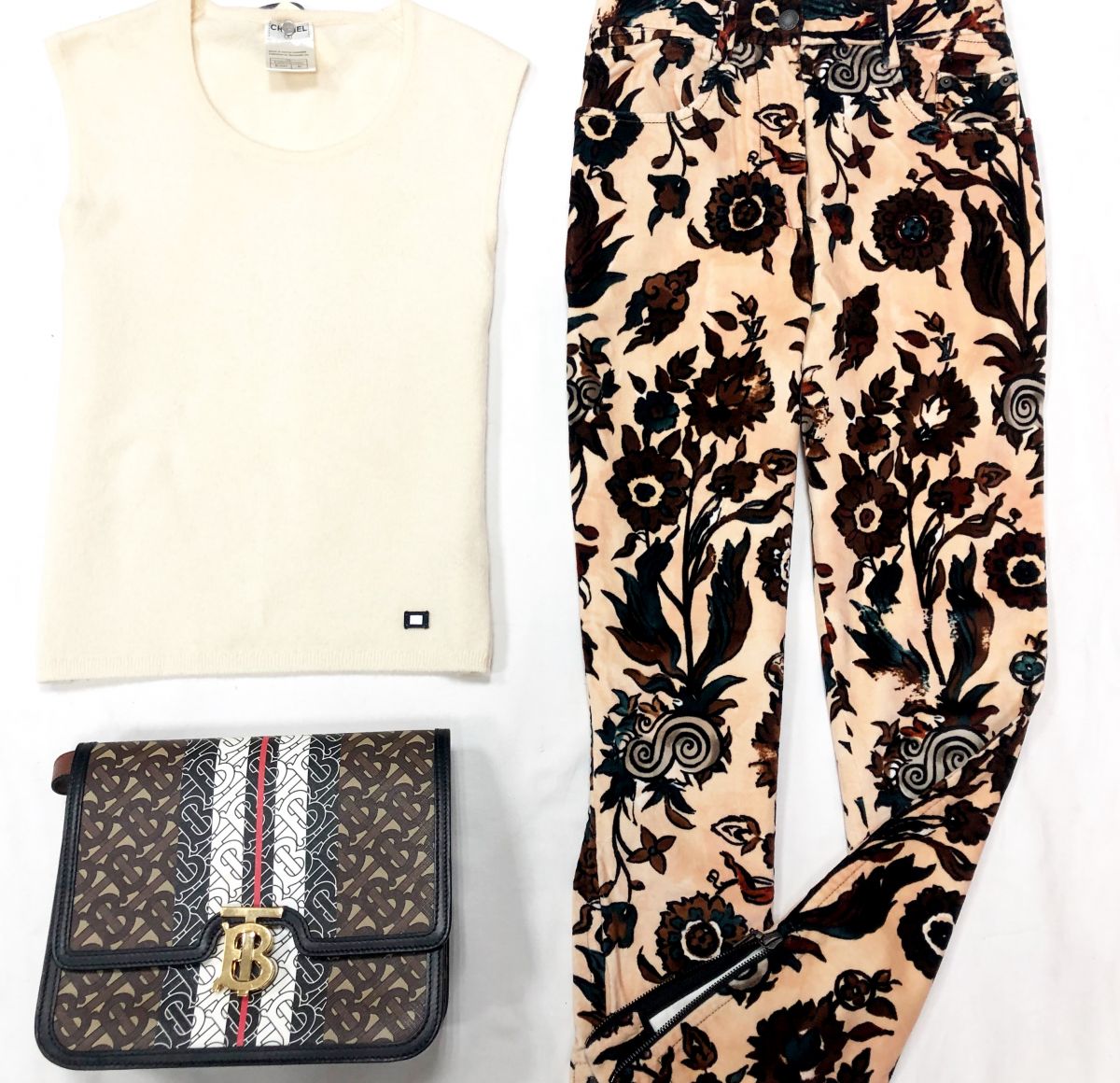 Кофта Chanel размер 40 цена 10 770 руб 
Брюки Louis Vuitton размер 36 цена 13 847 руб 
Сумка BURBERRY