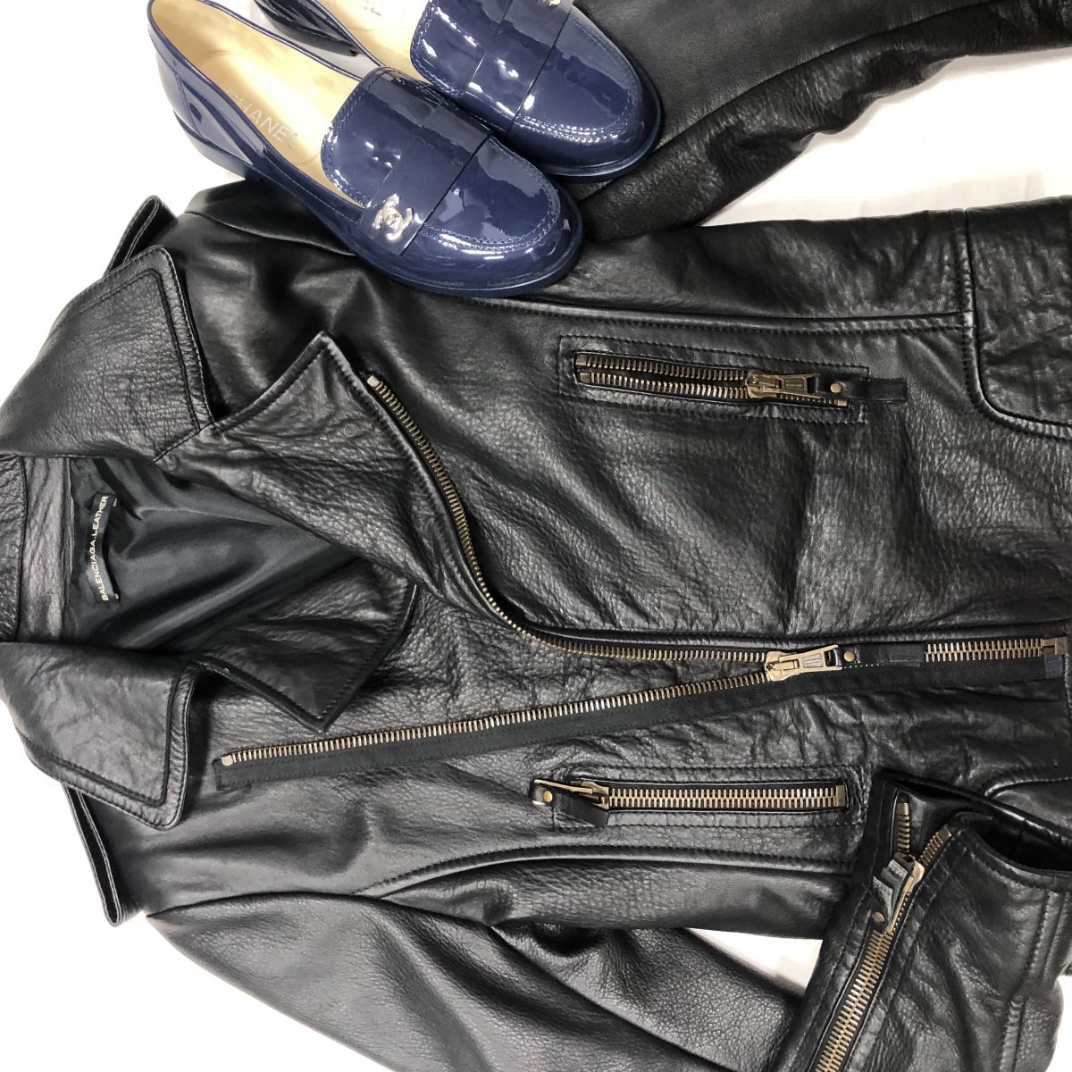 Куртка Balenciaga размер S цена 26 614 руб  
Лоферы Chanel /новые/