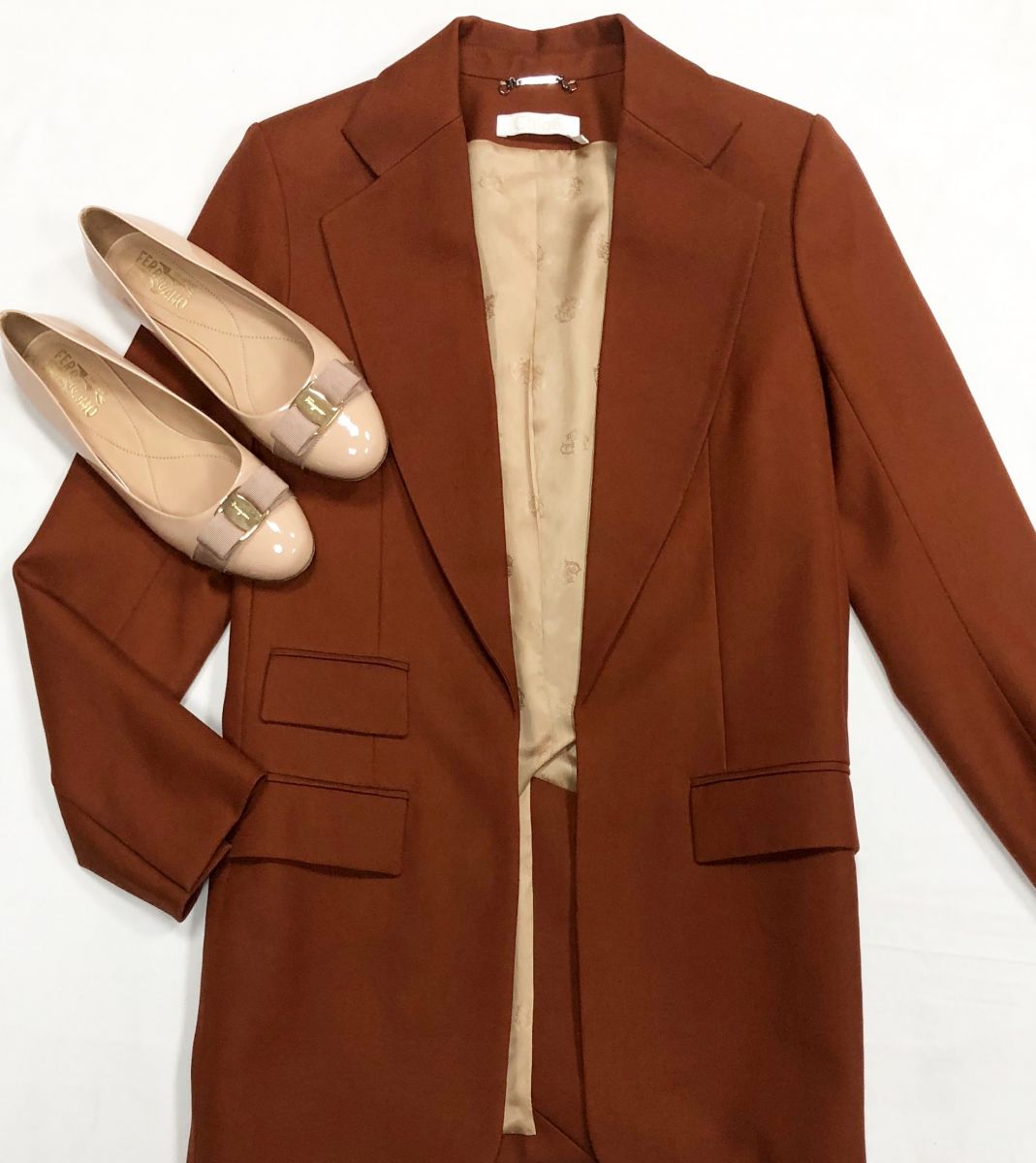 Жакет Chloe размер 38 цена 23 078 рубБалетки Salvatore Ferragamo размер 39.5 цена 15 385 руб